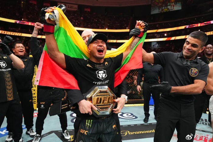 百度体育nba-从难民营到UFC亚洲一哥，约书亚·范的故事你知道吗？|缅甸|平良达郎|蝇量级|父亲|冠军_新浪体育_新浪新闻