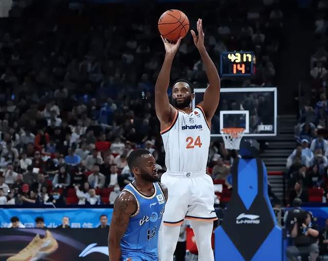 百度体育nba-20投狂砍36分+9记三分！昔日超级外援大杀四方，上海冲冠再添砝码