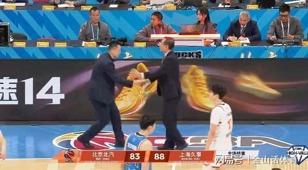 百度体育nba-33岁老吗？京沪战砍24分17篮板，抢9个前场板，完爆本土第一中锋